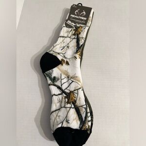 Realtree Men's Camo Crew Cushioned hunting Socks - White and Black